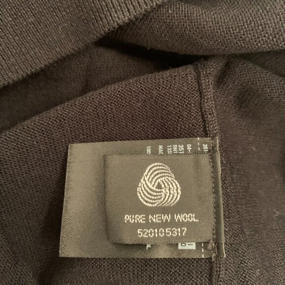 Uniqlo black vest (medium) - Picture 4 of 4